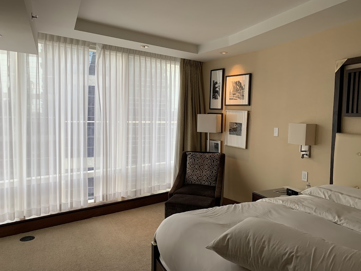 Shangri-La Toronto — photo 2